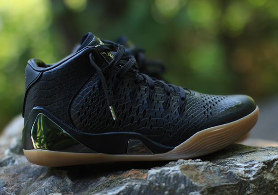 Nike Kobe 9 Mid EXT "Snakeskin" - Release Reminder