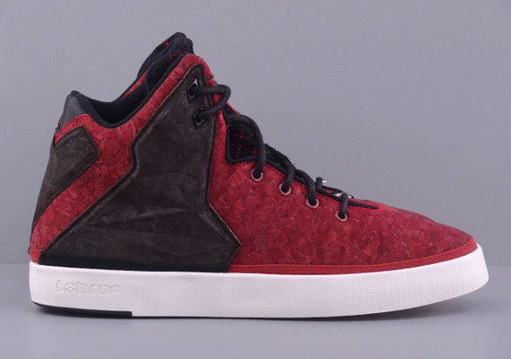 Nike Lebron 11 Nsw Lifestyle University Red Rd 570x4001