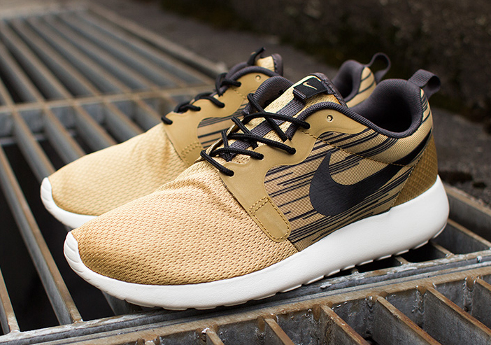 Nike Roshe Run Hyp Gold Black 02