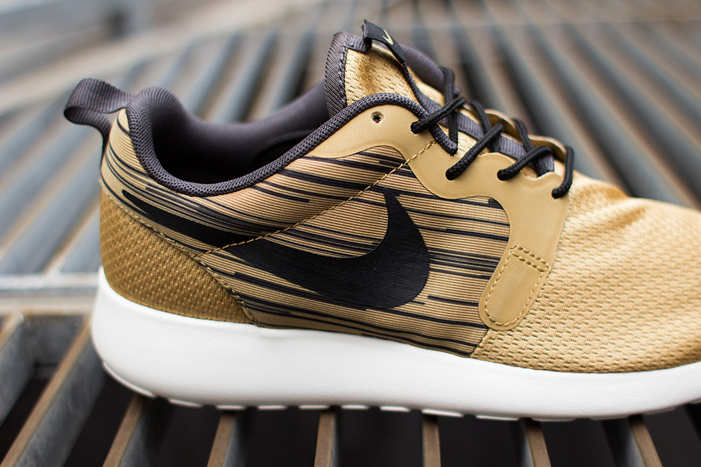 Nike Roshe Run Hyp Gold Black 03