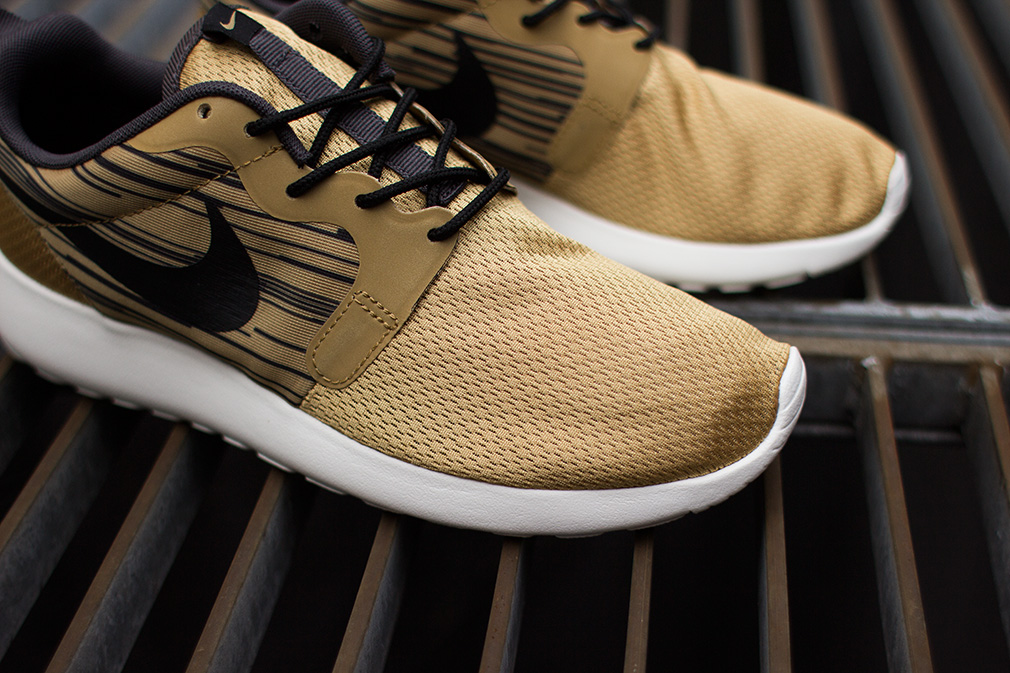Nike Roshe Run Hyp Gold Black 04
