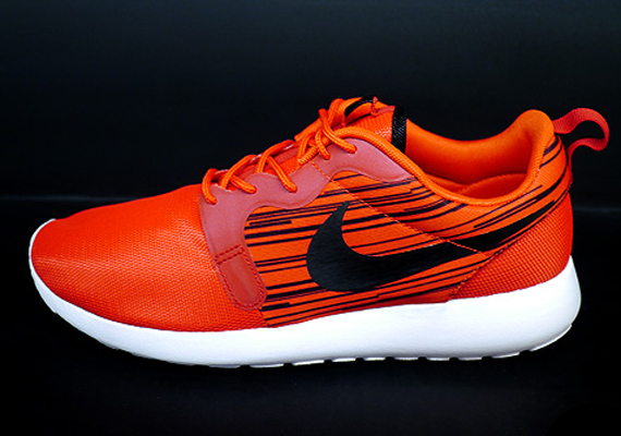 Nike Roshe Run Hyperfuse Atomic Red Black 1