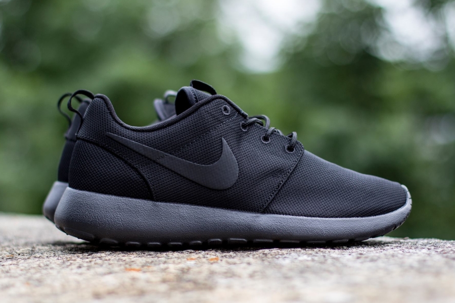 Nike Roshe Run Triple Black 03