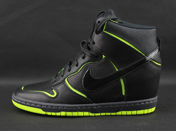 Nike Wmns Dunk Sky Hi Cut Out Black Volt 01