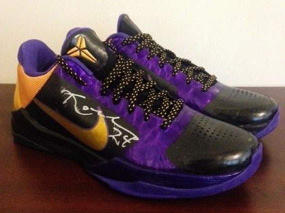 Nike Zoom Kobe 5 – Kobe Bryant Autographed “Away” Pair on eBay