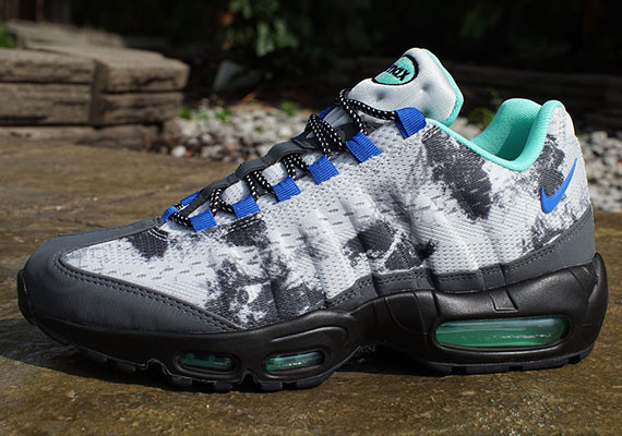 Air Max 95 Em Black Hyper Cobalt 1