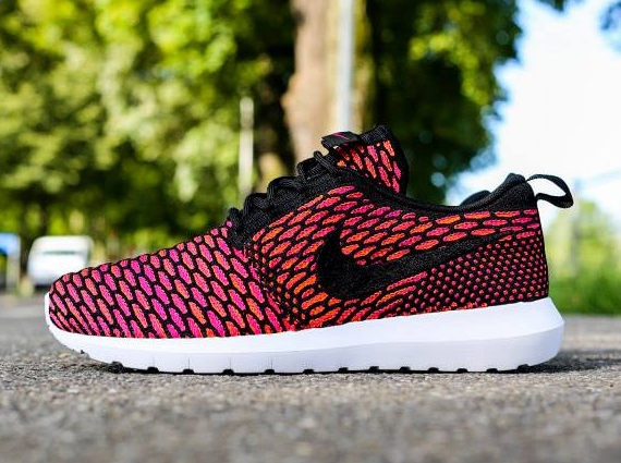 Nike Flyknit Roshe Run "Fireberry" - Release Date