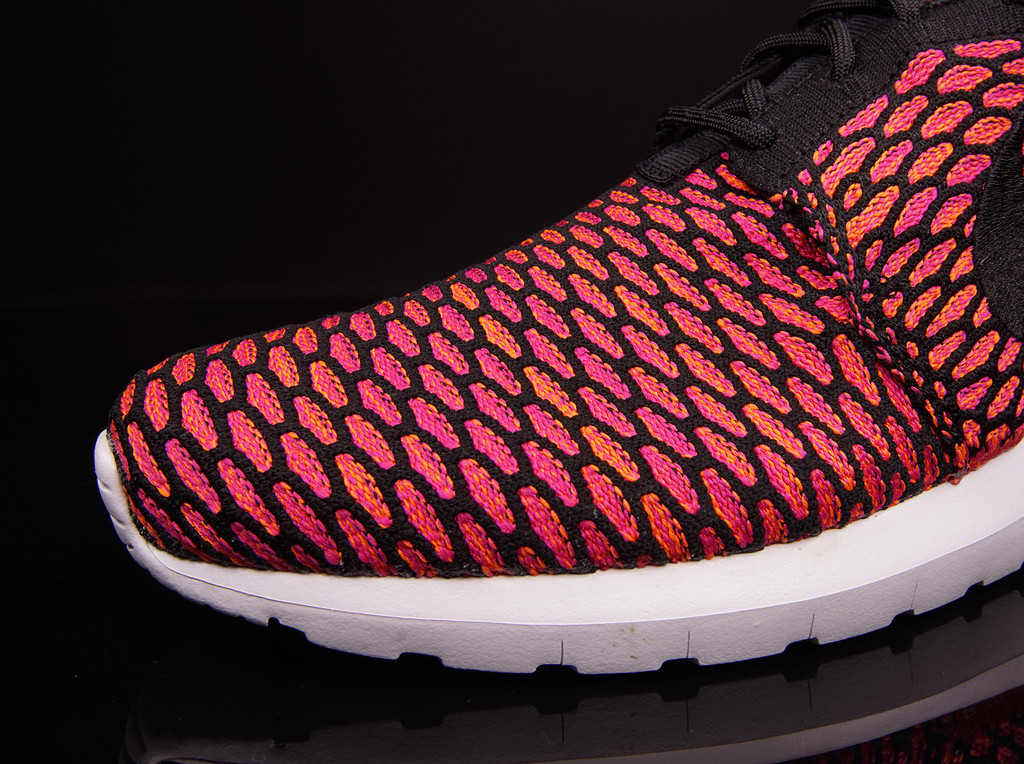 Flyknit Roshe Run Red Black 01
