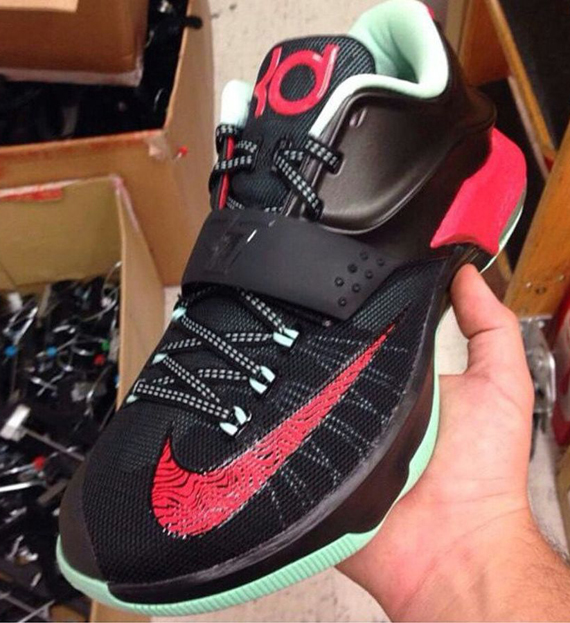 Kd 7 Black Action Red Medium Mint 2