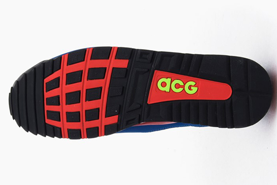 Nike Acg Air Wildwood Midnight Navy Volt Red 04