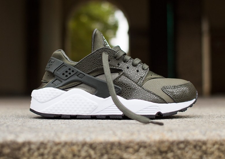 Nike Women’s Air Huarache “Cargo Khaki Safari”