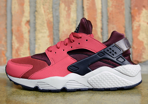 Nike Air Huarache Cedar Black Deep Burgundy 01