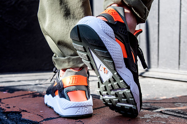 Nike Air Huarache Hyper Crimson 01