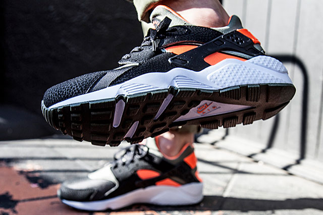 Nike Air Huarache Hyper Crimson 03