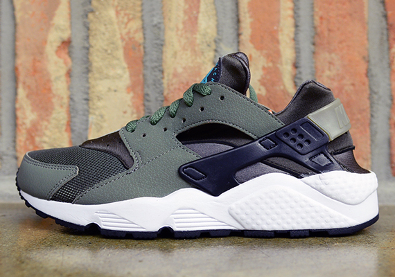 Nike Air Huarache Iron Green Cargo Khaki 01