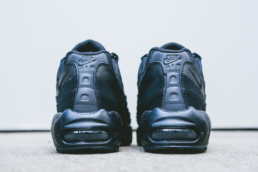 Nike Air Max 95 Triple Black 01