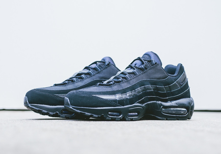 Nike Air Max 95 "Triple Black"