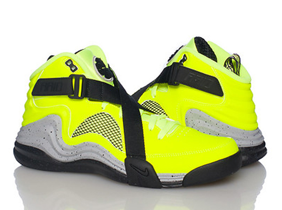 Nike Lunar Raid Volt Available 02