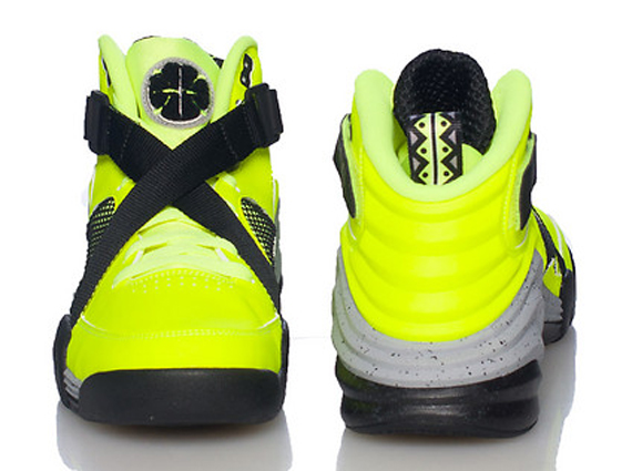 Nike Lunar Raid Volt Available 03