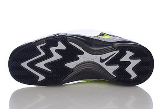 Nike Lunar Raid Volt Available 04