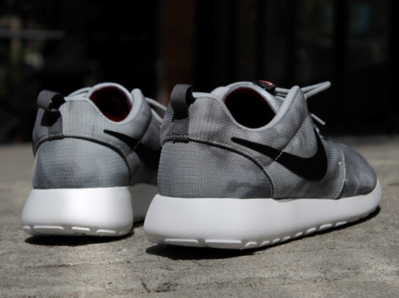 Nike Roshe Run Print Wolf Grey Dark Grey White 02