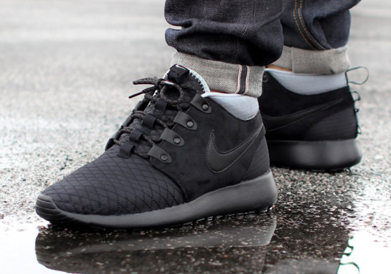 Nike Roshe Run Sneakerboot Black Silver 01