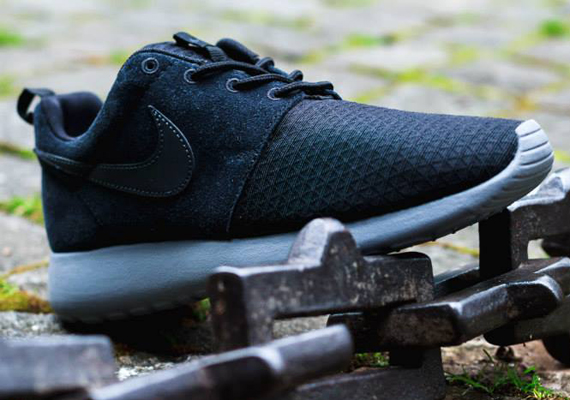 Nike Women's Roshe Run Winter - Black - Cool Grey