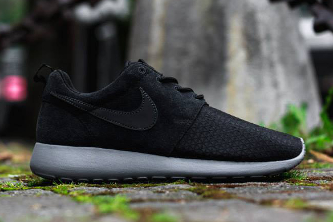 Nike Wmns Roshe Run Winter Black Cool Grey 02