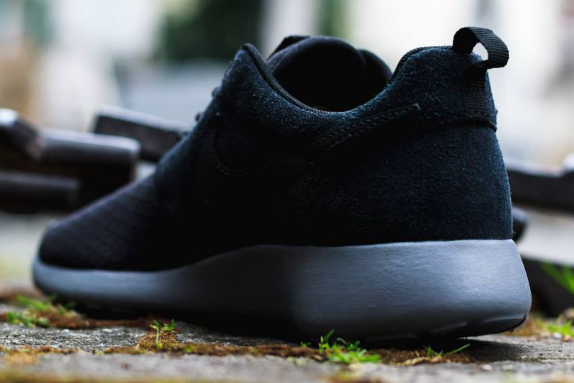 Nike Wmns Roshe Run Winter Black Cool Grey 03
