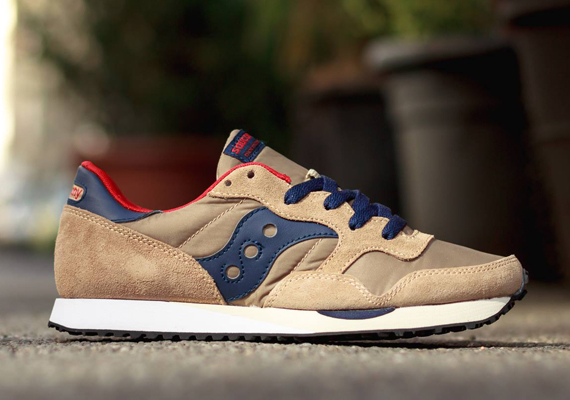 Saucony DXN Trainer – Beige – Navy – Red