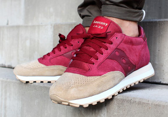 Saucony Jazz “Luxury Pack” – Sand – Red