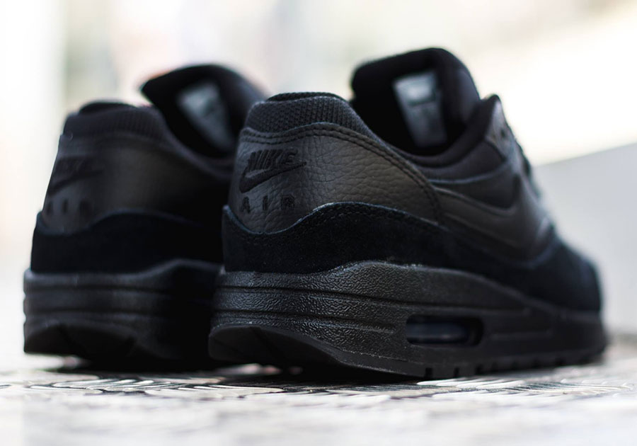 Triple Black Air Max 1 Gs 2