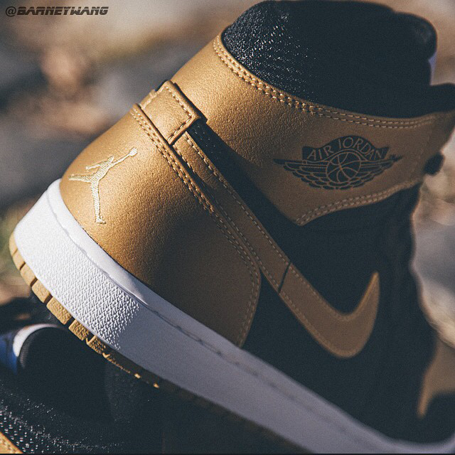 Air Jordan 1 Carmelo Anthony Black Gold 2