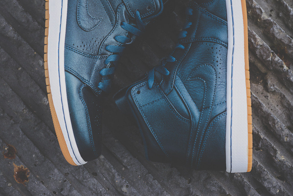 Air Jordan 1 Mid Nouveau Space Blue Available 03