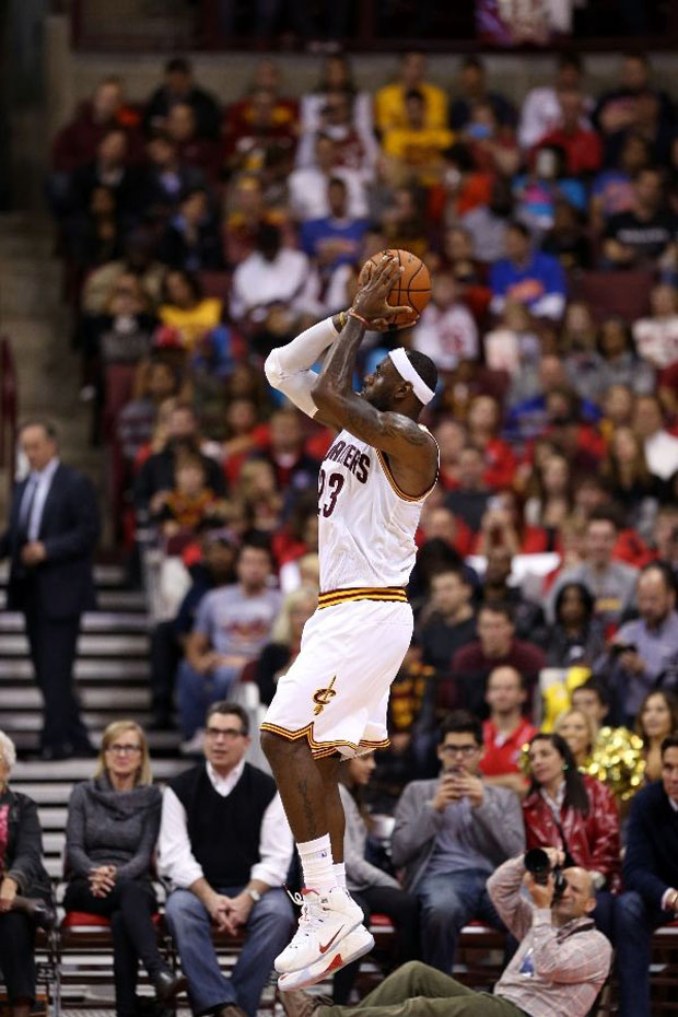 Lebron Wears Nike Lebron 12 Cavs Home Pe 02