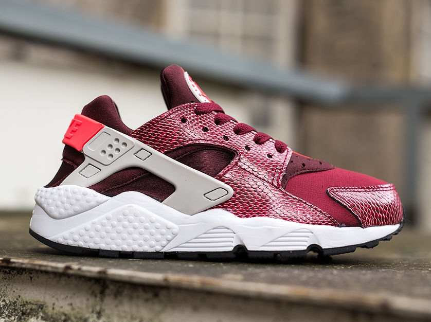 Nike Air Huarache Burgundy Snake 02