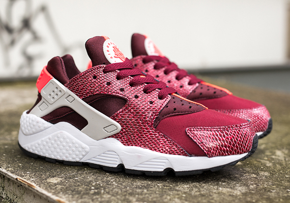 Nike Air Huarache Burgundy Snake