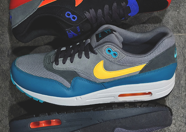 Nike Air Max 1 Essential - Cool Grey - Catalina - Laser Orange