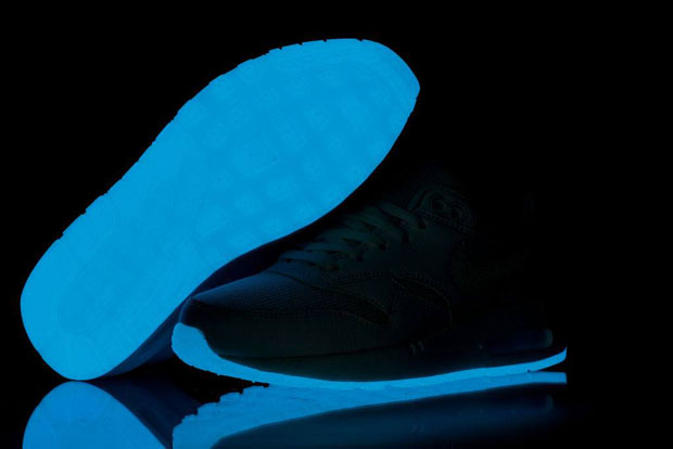 Nike Air Max 1 Gs Glowing Soles 02