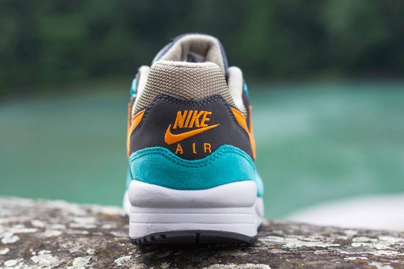 Nike Air Max Light Anthracite Copper Flash Bamboo 1