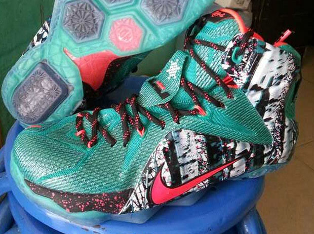 Nike LeBron 12 "Christmas"