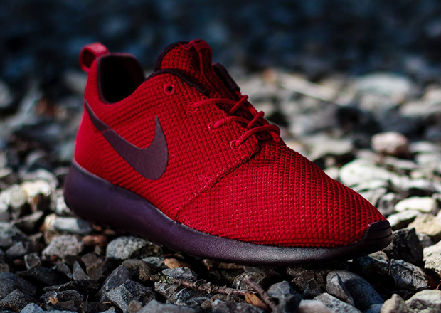 Nike Roshe Run Gym Red Deep Burgundy 1