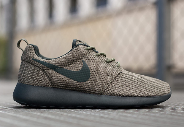 Nike Roshe Run “Iron Green”