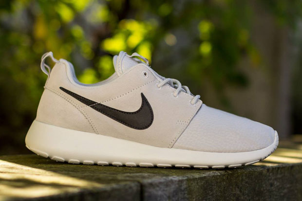 Nike Roshe Run Light Ash Grey 02