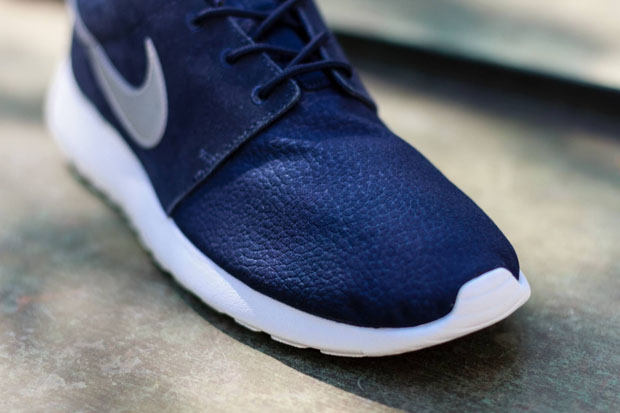 Nike Roshe Run Suede Obsidian 03