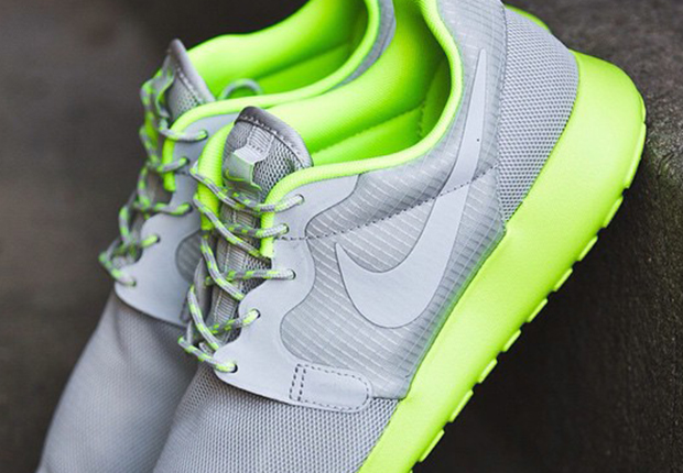 Nike Women’s Roshe Run Hyperfuse – Grey – Volt