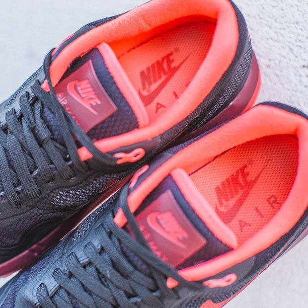 Nike Wmns Air Max Lunar1 Wr Black Action Red 03