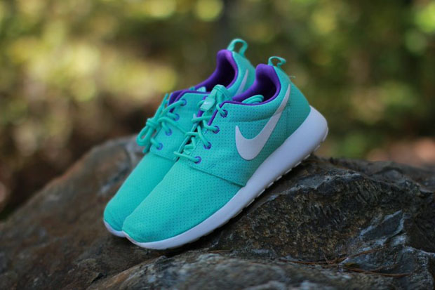 Nike Wmns Roshe Run Hyper Turq Grape 03