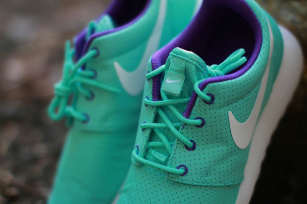 Nike Wmns Roshe Run Hyper Turq Grape 04