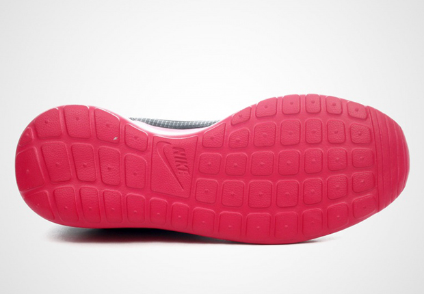 Nike Womens Roshe Run Hyperfuse Black Magenta 2